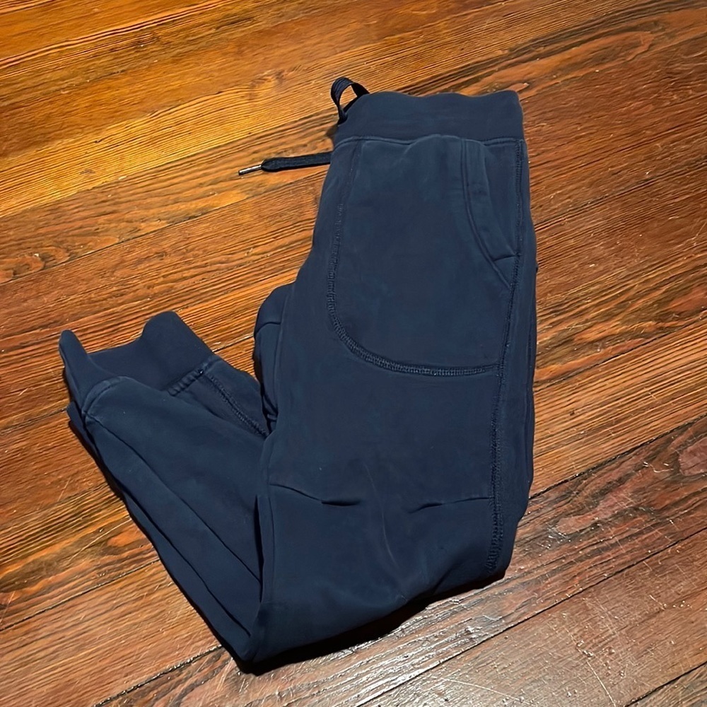 Gap Kid’s Navy Blue Joggers Size S (6-7)